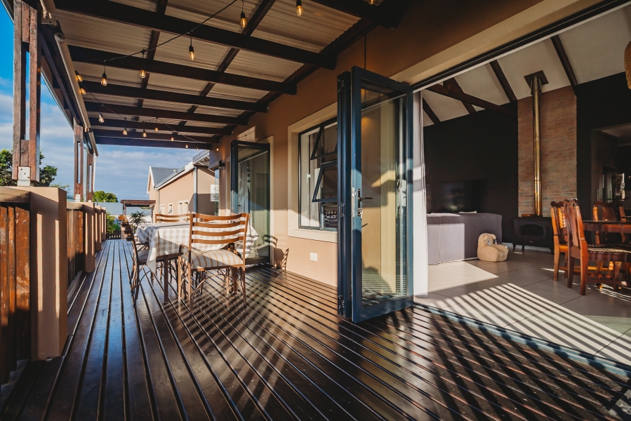 4 Bedroom Property for Sale in Kraaibosch Manor Western Cape